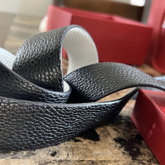 Luxury Elegance: Salvatore Ferragamo Reversible Belt - Picture 11 of 14